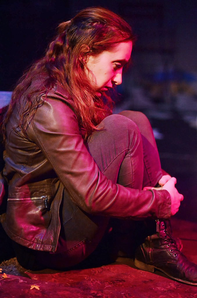 Fallbeil Sitting